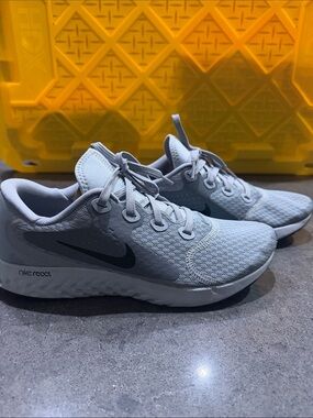 Nike Women’s Legend React running shoe wolf gray/ black-cool grey AA1625-003